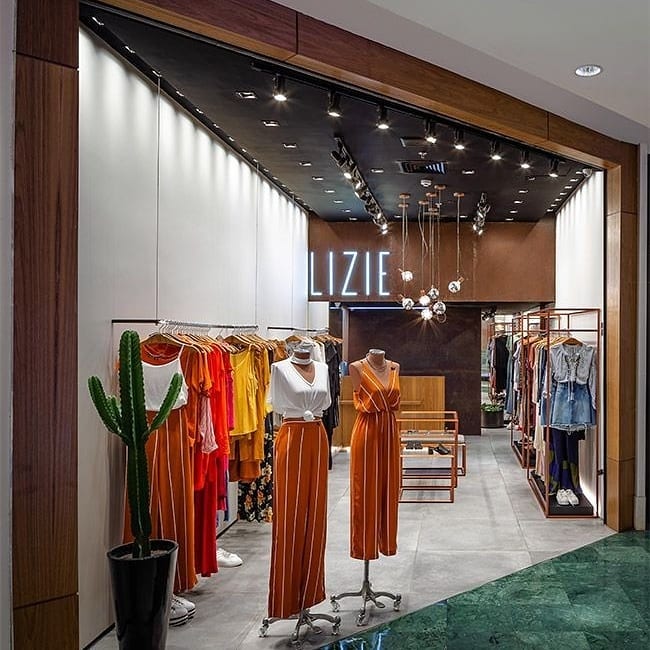 انتخاب دکور ویترینهای پوشاک زنانه