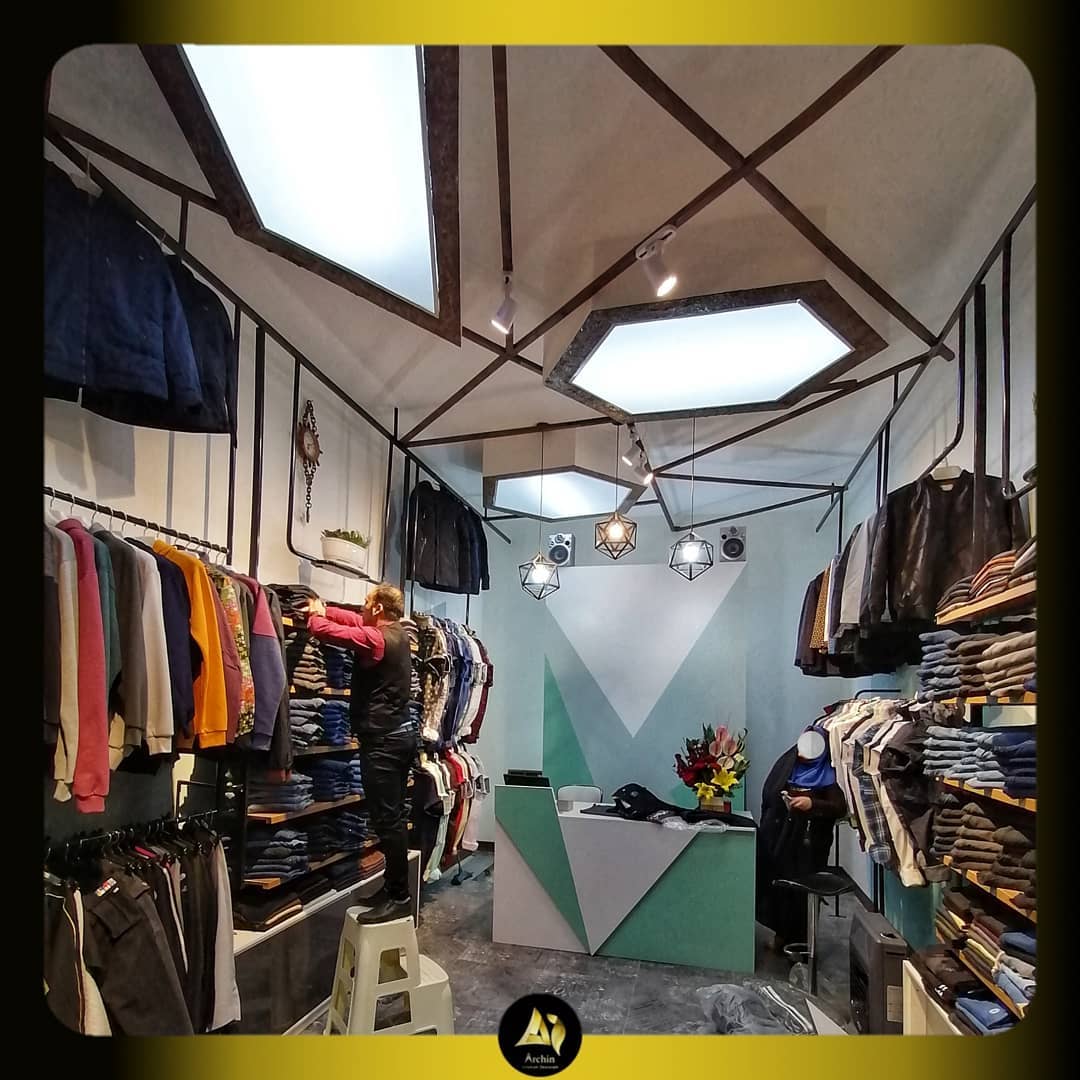 سنخیت و تناسب لباسها با ویترین و قفسهها